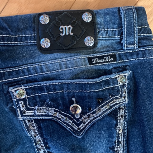 Miss Me Dark Denim Jeans Mid Rose Easy Boot Size 32 with diamond pocket detail - Picture 5 of 10